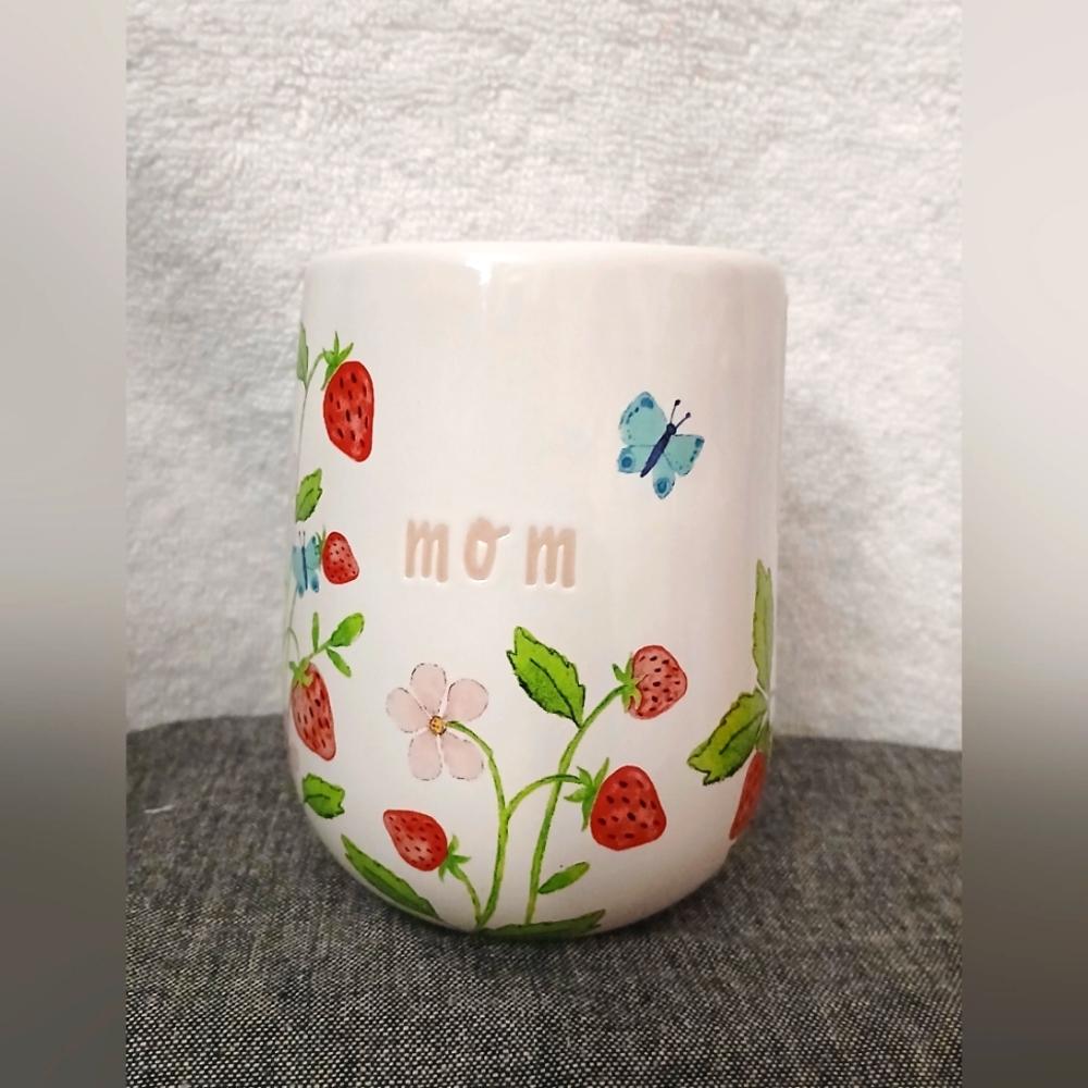 Mom strawberry cup
